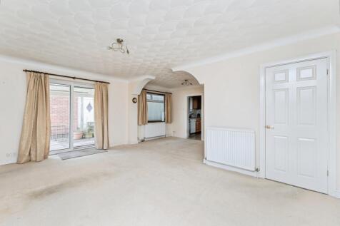 Lounge/Dining Area