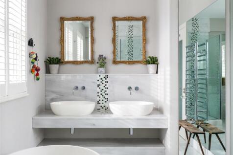 Principal Bathroom