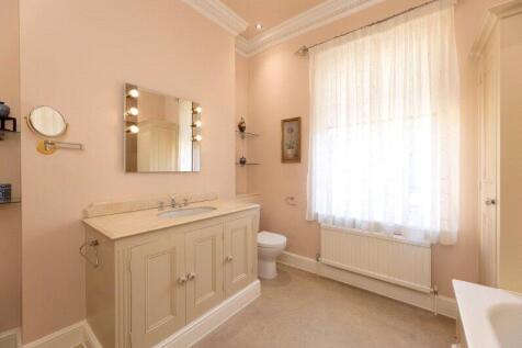 Principal Bathroom