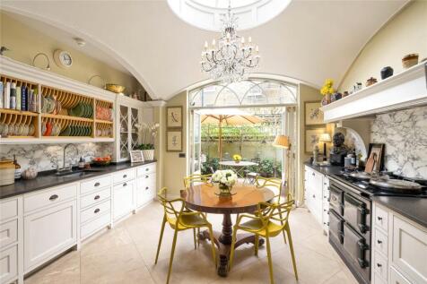 Kitchen/ Dining Room