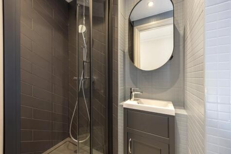 2nd Shower Room
