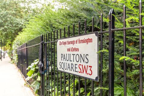 Paultons Square