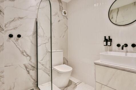 2nd Shower Room