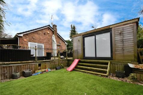 Garden &amp; Outbuilding