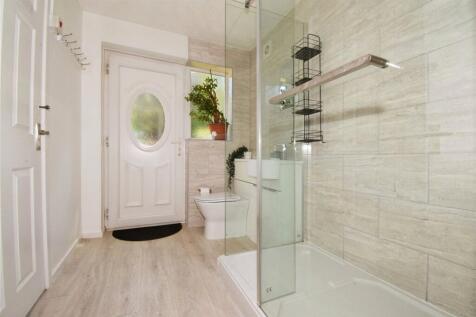 Ground Floor Shower