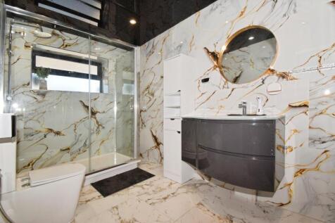 Ground Floor Shower