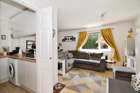 Lounge &amp; Kitchen