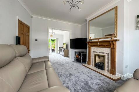 Lounge &amp; Dining