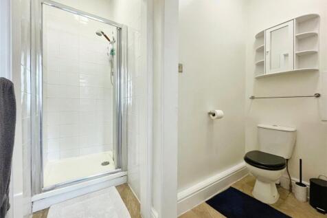 Bedroom 5 Ensuite
