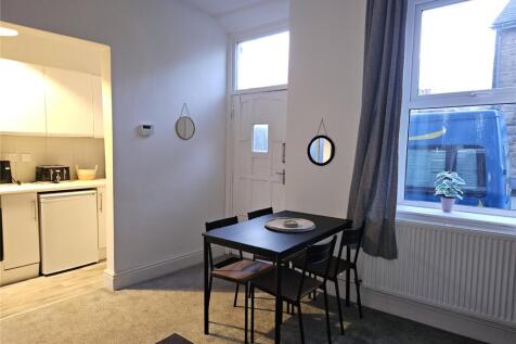 Livign Room/Kitchen