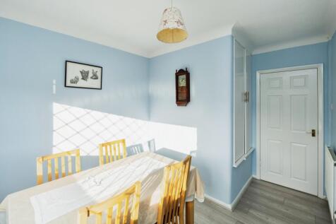 Bedroom Two/Dining