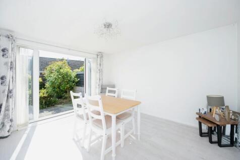 Bedroom/Dining Room