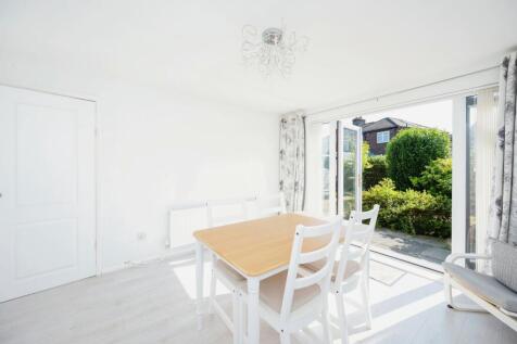 Bedroom/Dining Room