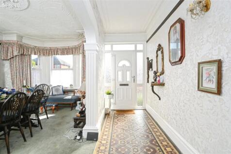 Living Room/Hallway