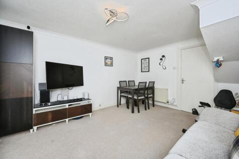 Living Room/Dining