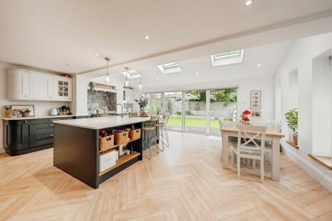 Kitchen/Dining