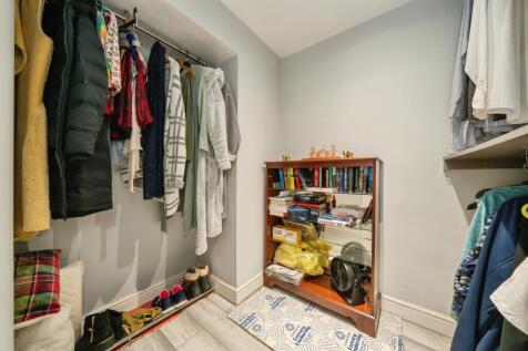 Walk-In-Wardrobe