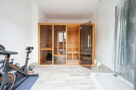 Sauna / Shower Room