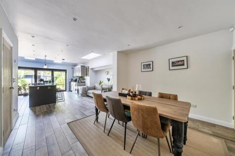Kitchen area 1.jpg