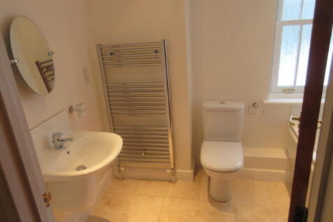 Family Bathroom 1