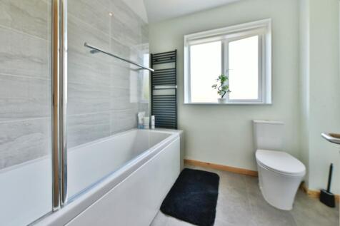 Familiy Bathroom