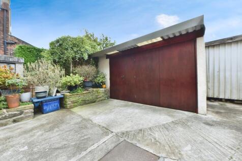 Detached Garage