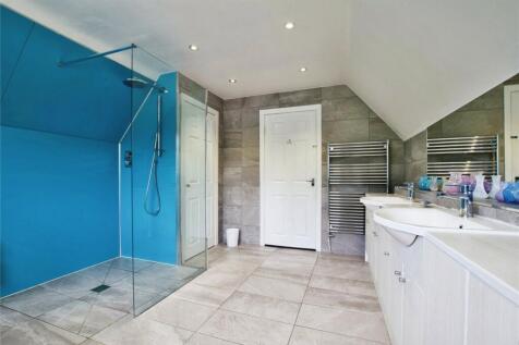 12&#39;2 X 11&#39;2 Bathroom