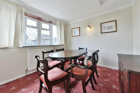Bed 3/ Dining Area