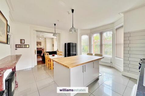 Kitchen / Breakfast Room