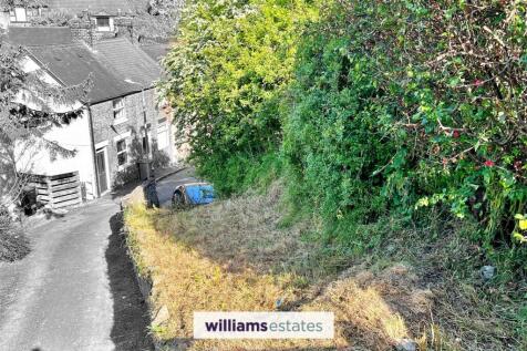 Sloping Garden / Off Road Parking