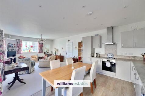 Kitchen/Living Space