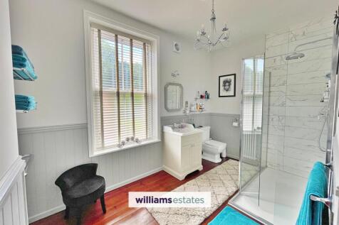 Master En-Suite