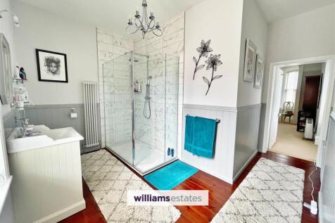 Master En-Suite
