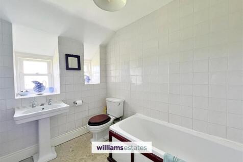 Cottage Bathroom