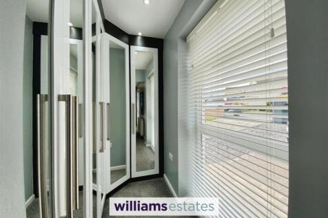 walk in wardrobe
