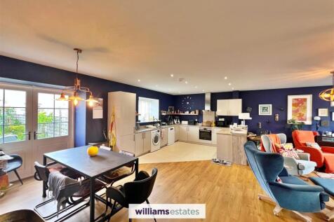 Lounge/Dining/Kitchen