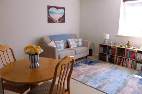 Lounge 1.JPG