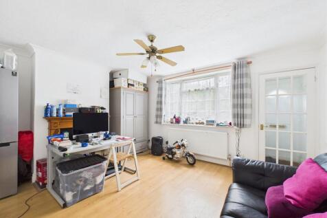 CAM04907G0-PR0192-STILL008.jpg
