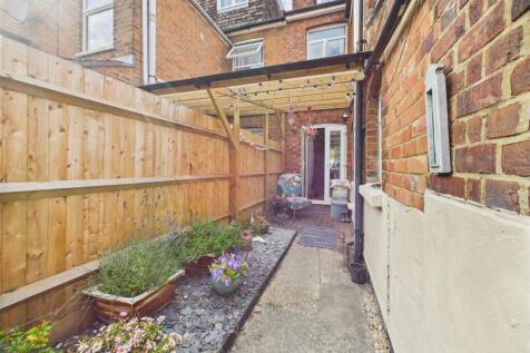 CAM04907G0-PR0274-STILL017.jpg