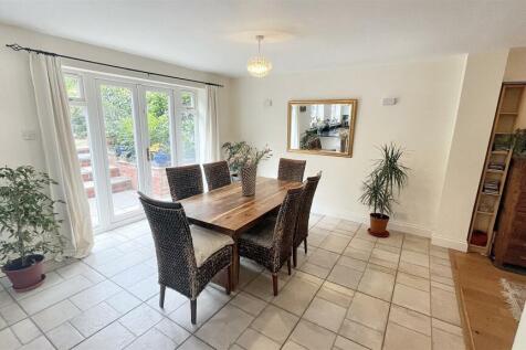 Kitchen/Dining Area