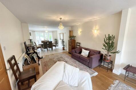 Kitchen/Dining Area