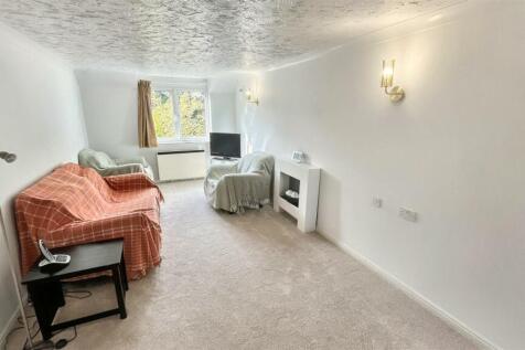 Living/Dining Area