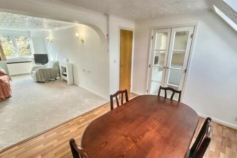 Living/Dining Area
