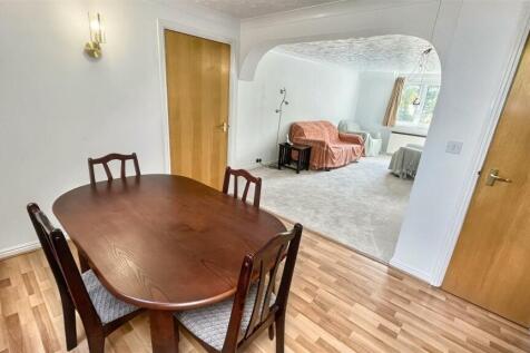 Living/Dining Area