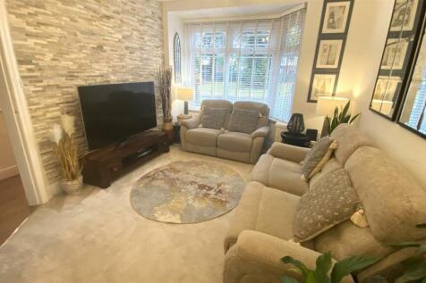 Open Plan Living/Dining and Kitchen