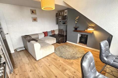 Living/Kitchen Room