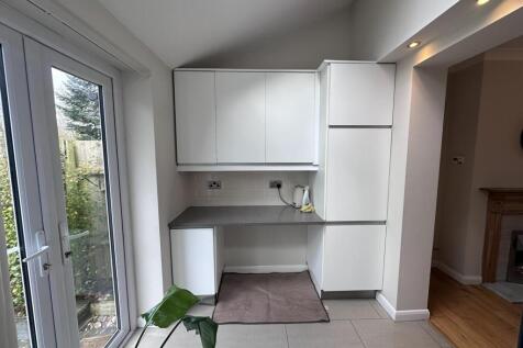 Kitchen 2.jpeg