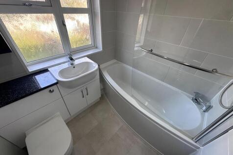 Full Bathroom .jpeg