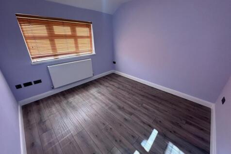 2nd bedroom .jpeg