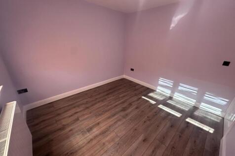 2nd bedroom (2).jpeg